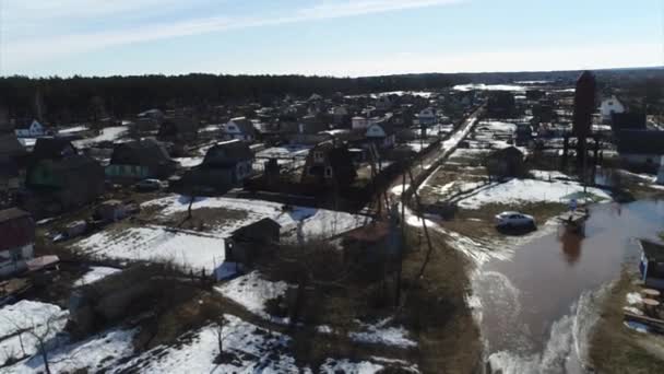 Quadcopter tir au début du printemps rivière 