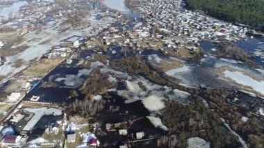 Quadcopter çekim erken Bahar Nehri