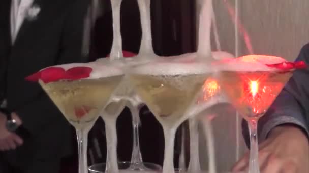 Пирамида Бокалов Шампанского — стоковое видео