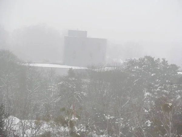 Zimowe Miasto Śniegu Mgła — Zdjęcie stockowe