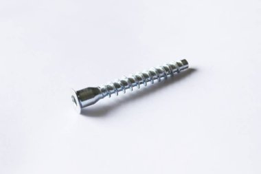 Beyaz arkaplanda vidalar