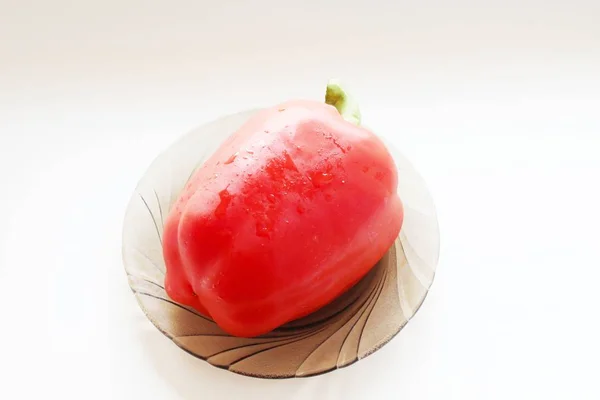 Червоний перець на тарілці — стокове фото