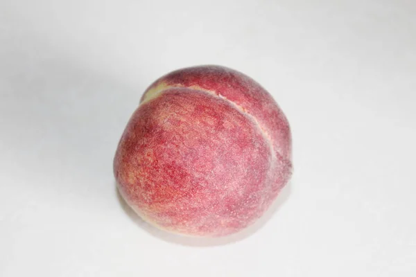 Peaches lying on the table on a white background — Stock Photo, Image