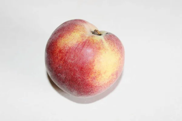 Peaches lying on the table on a white background — Stock Photo, Image