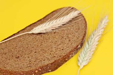 Siyah çavdar ekmeği sivri çavdar