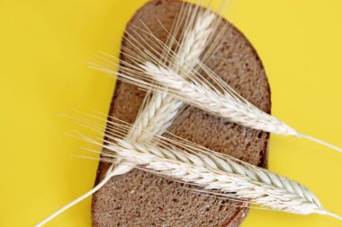 Siyah çavdar ekmeği sivri çavdar