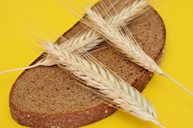 Siyah çavdar ekmeği sivri çavdar