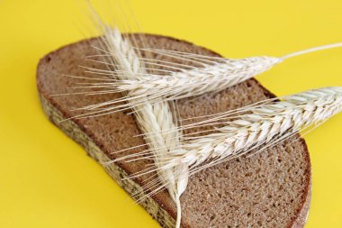 Siyah çavdar ekmeği sivri çavdar