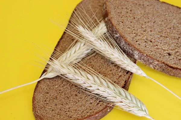 Siyah çavdar ekmeği sivri çavdar