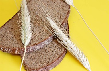 Siyah çavdar ekmeği sivri çavdar