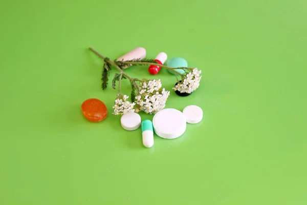 Farmaceutiska piller och vitaminer — Stockfoto