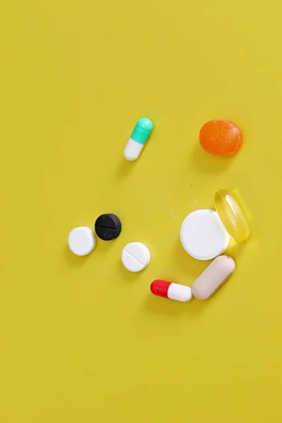 Pharmaceutical pills and vitamins — Stock Photo, Image