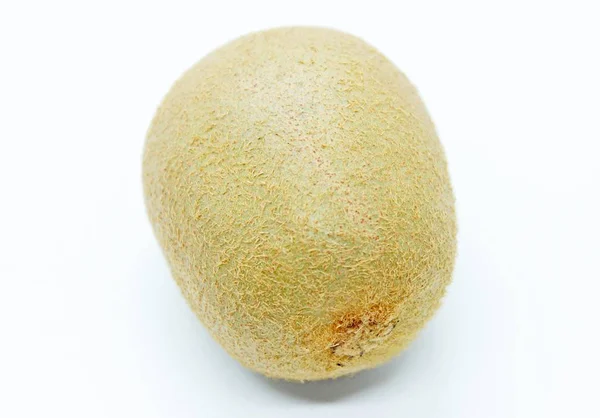 Kiwi is een heerlijk fruit gelegen op een witte achtergrond — Stockfoto