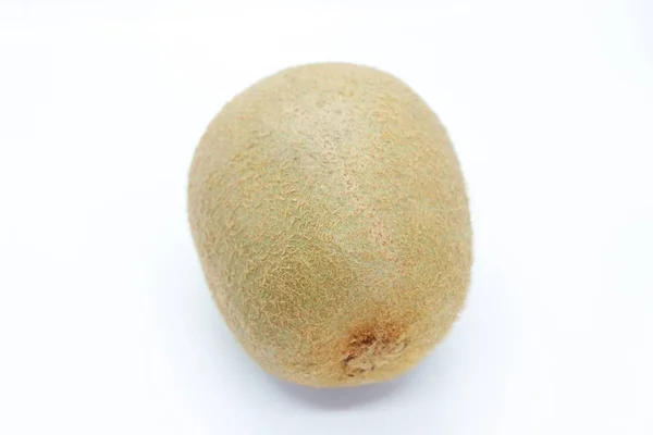 Kiwi to pyszne owoce znajdujące się na białym tle — Zdjęcie stockowe