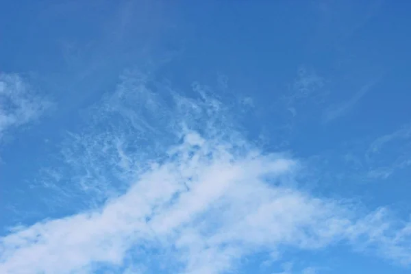 Bottomless blue sky beautiful cloud background — Stock Photo, Image