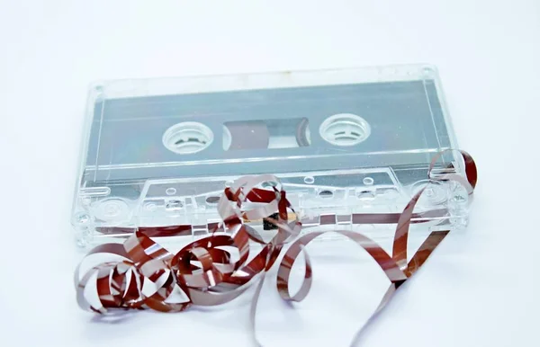 Kaset audio lama yang terletak pada latar belakang putih — Stok Foto