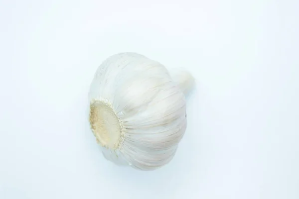 The head of garlic is located on a white background — Stock Photo, Image