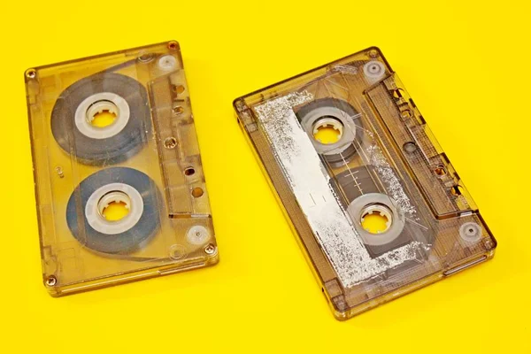 Old audio cassettes laid out on a yellow background — Stock Photo, Image