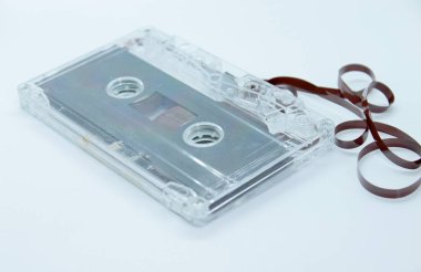 Beyaz arkaplanda yer alan ses kaydı