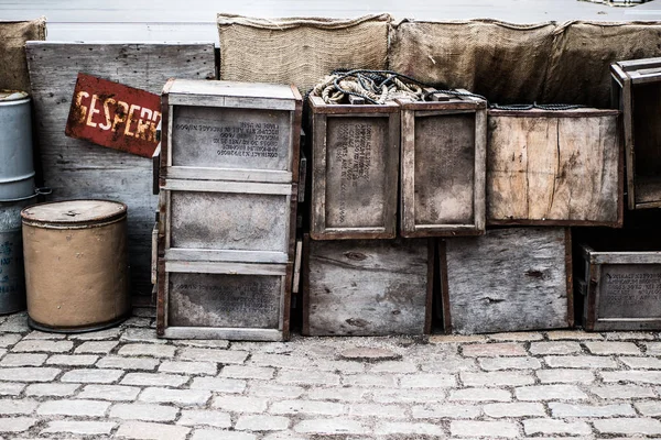 Oude Houten Kisten Canvas Tassen Opslag Concept — Stockfoto