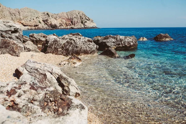 Beautiful Rocky Sea Beach Sunny Day — Stock Photo, Image