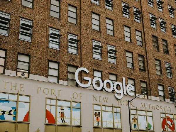 New York'ta Google ofis dışında Google işareti
