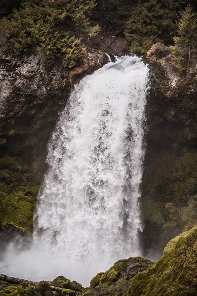 Schöner Wasserfall Wald Naturlandschaft — Stockfoto