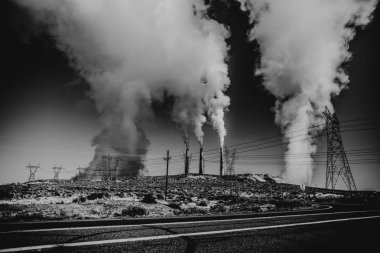 Endüstriyel tesis ve doğa arka plan