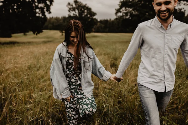 Outdoor Shot Young Couple Walking Meadow Hand Hand — Stock Photo, Image