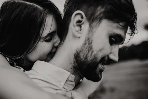 Young Couple Love Walking Hugging Meadow Black White Photo — Stock Photo, Image