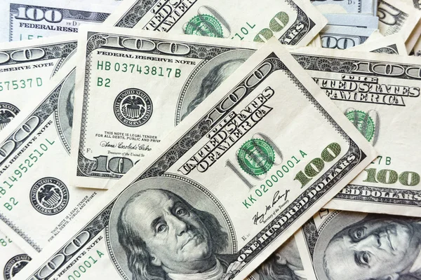 100 dolarlık banknotlar. Yelpaze yığını kapat