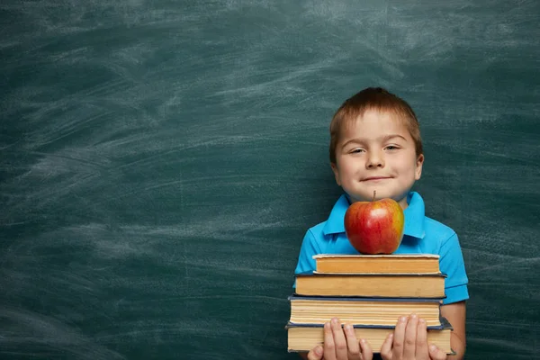 Retour École Etudiant Garçon Classe Enfant Drôle Contre Tableau Vert — Photo