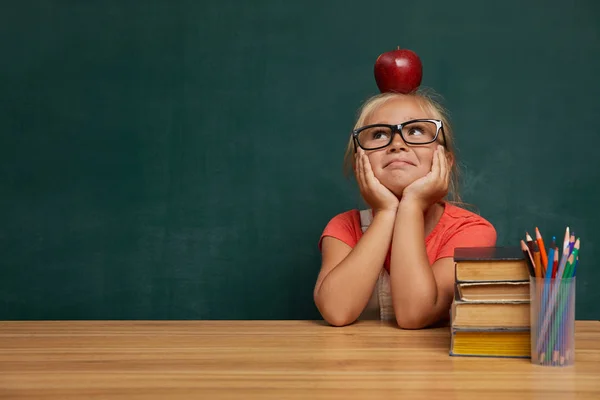 Enfant en classe — Photo