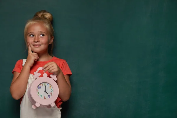 Kind im Klassenzimmer — Stockfoto