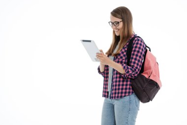 Beyaz zemin üzerinde bir genç öğrenci kız portresi