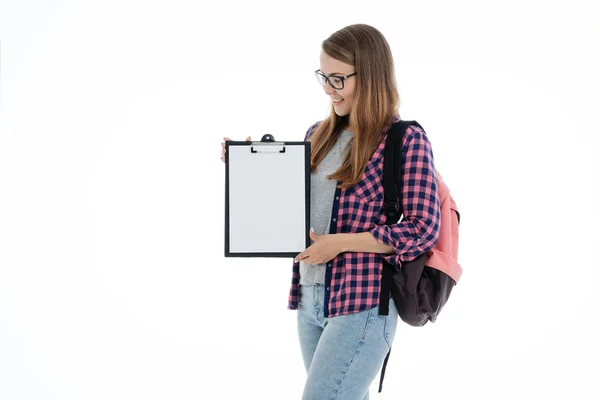 Ritratto di una giovane studentessa su sfondo bianco — Foto Stock