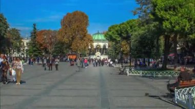 Sultanahmet, Istanbul / Türkiye - Kasım 2017: Alman Çeşmesi, Sultanahmet Meydanı ve Alman Çeşmesi, Hyperlapse