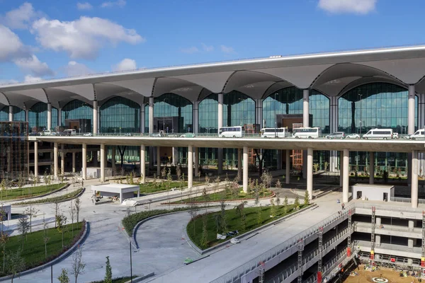 Istanbul / Türkiye - 13 Kasım 2018: yeni Istanbul Havalimanı Terminal. Üçüncü Istanbul Airport, dış görünümü