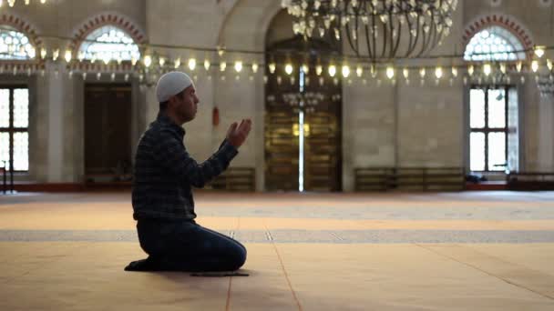 Young Adult Caucasian Man Praying Mosque — Stock Video