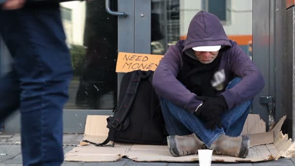 Hombre Mendigo Sin Hogar Mendigando Calle — Vídeos de Stock