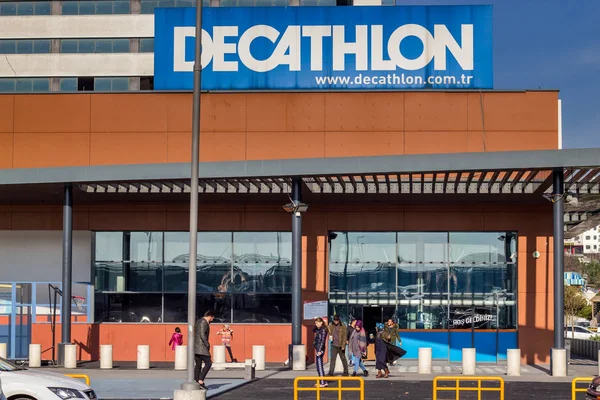 Bayrampasa Estambul Turquía Diciembre 2018 Decathlon Store Forum Istanbul Shopping — Foto de Stock