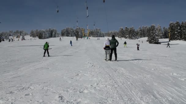Estância Esqui Inverno Elevador Esqui Pessoas Esquiar Montanha Uludag Bursa — Vídeo de Stock