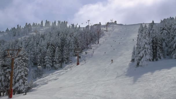 Estância Esqui Inverno Elevador Esqui Pessoas Esquiar Montanha Uludag Bursa — Vídeo de Stock