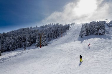 Kış Kayak Merkezi, teleferik, Kayak insanlar. Uludağ dağ, Bursa, Türkiye