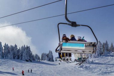 Kış Kayak Merkezi, teleferik, Kayak insanlar. Uludağ dağ, Bursa, Türkiye
