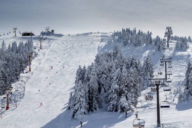 Kış Kayak Merkezi, teleferik, Kayak insanlar. Uludağ dağ, Bursa, Türkiye