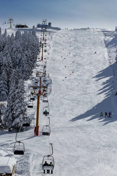 Kış Kayak Merkezi Teleferik Kayak Insanlar Uludağ Dağ Bursa Türkiye — Stok fotoğraf