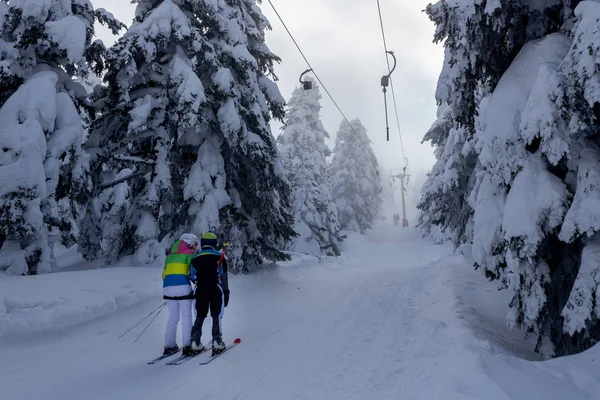 Kış Kayak Merkezi Teleferik Kayak Insanlar Uludağ Dağ Bursa Türkiye — Stok fotoğraf