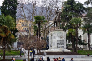 Bursa / Türkiye - 25 Ocak 2019: Bursa Şehir Merkezi, Heykel Meydanı ve Atatürk heykeli