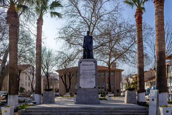 Mudanya, Bursa / Türkiye - 28 Ocak 2019: Mutareke Anıtı ve Atatürk Heykeli